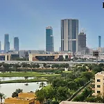Luxury 1 Bed Apt In Golf Views