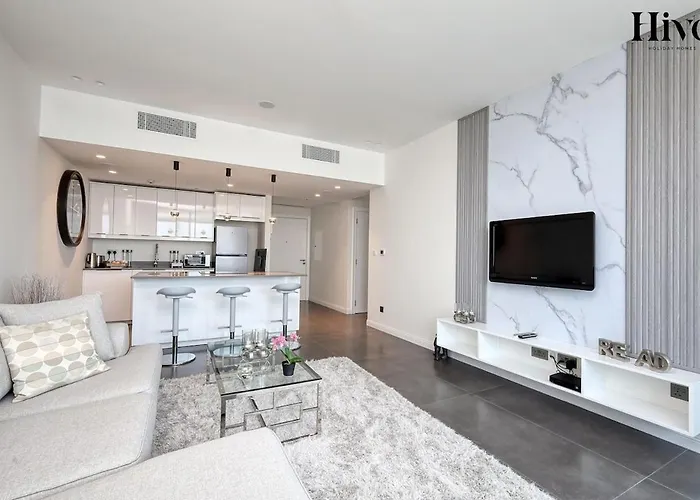 Luxury 1 Bed Apt In Golf Views