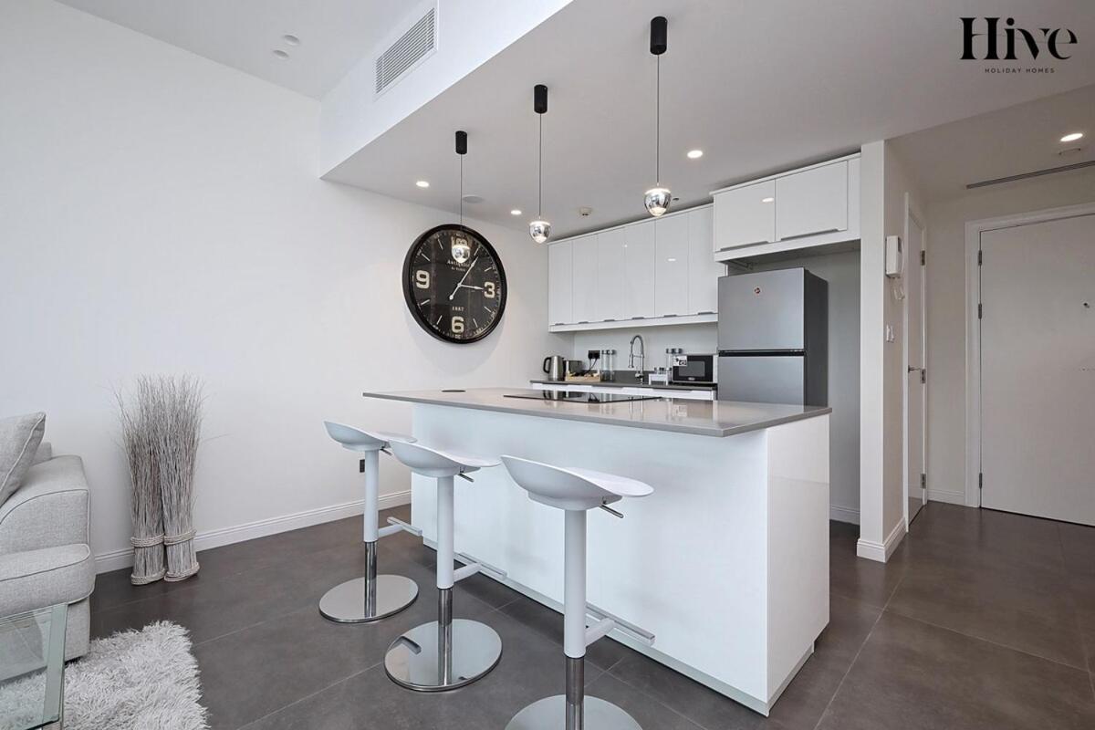 Luxury 1 Bed In Golf Views Apartment