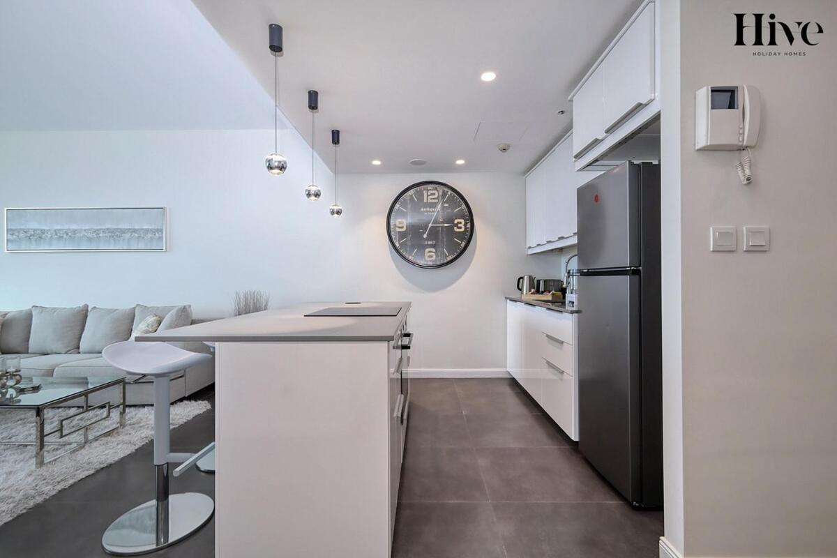 Luxury 1 Bed In Golf Views Apartment *