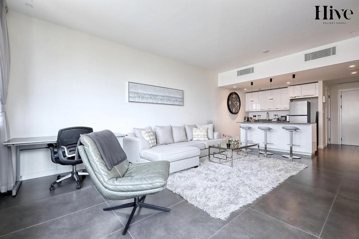 Luxury 1 Bed In Golf Views