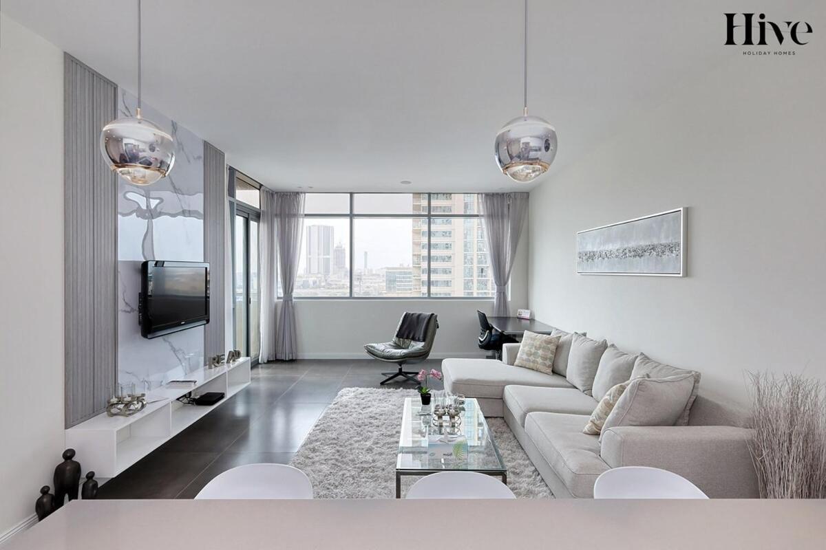 Apartment Luxury 1 Bed In Golf Views Dubai