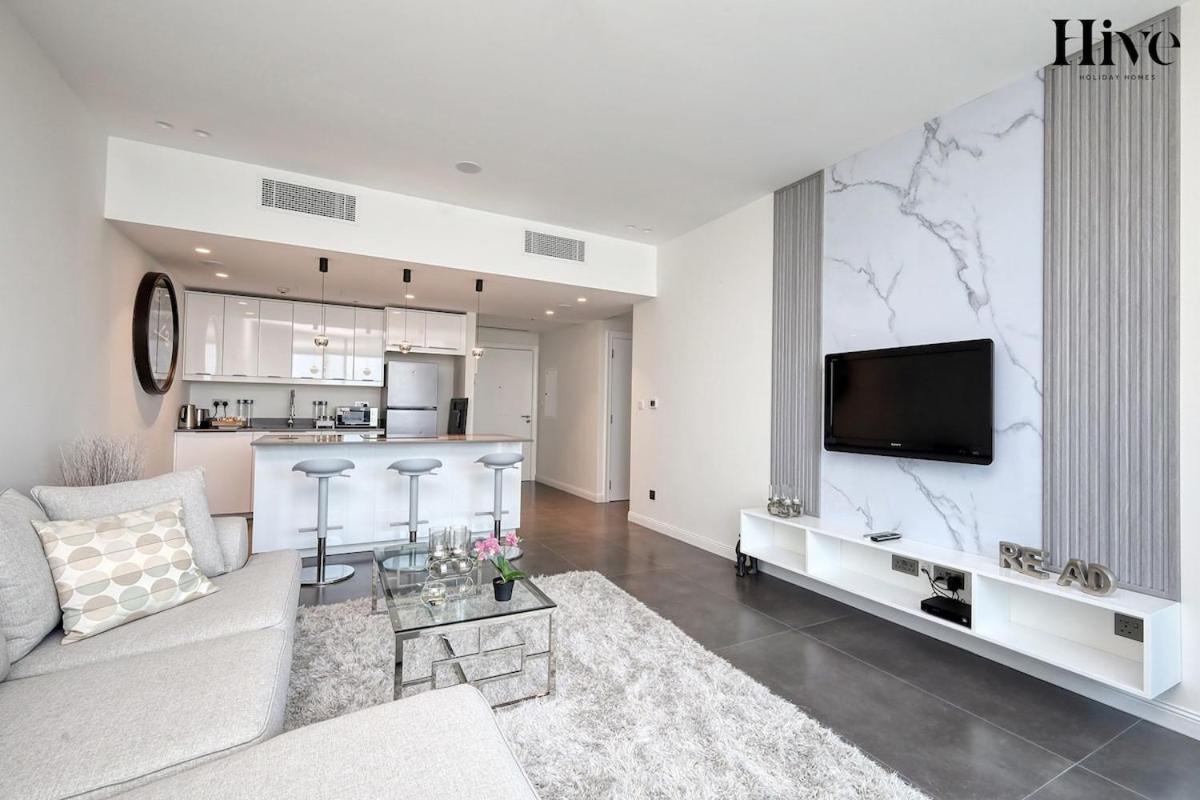Luxury 1 Bed In Golf Views *