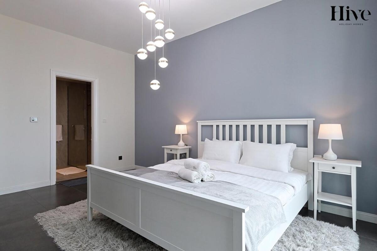 Apartment Luxury 1 Bed In Golf Views Dubai